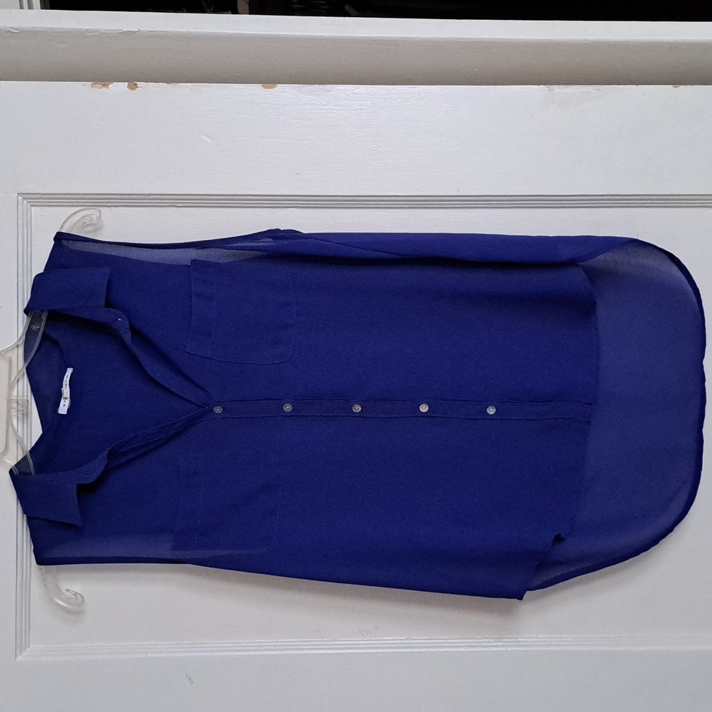 Sleevless shirt